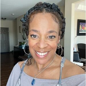 Meet your Posher, Yvette